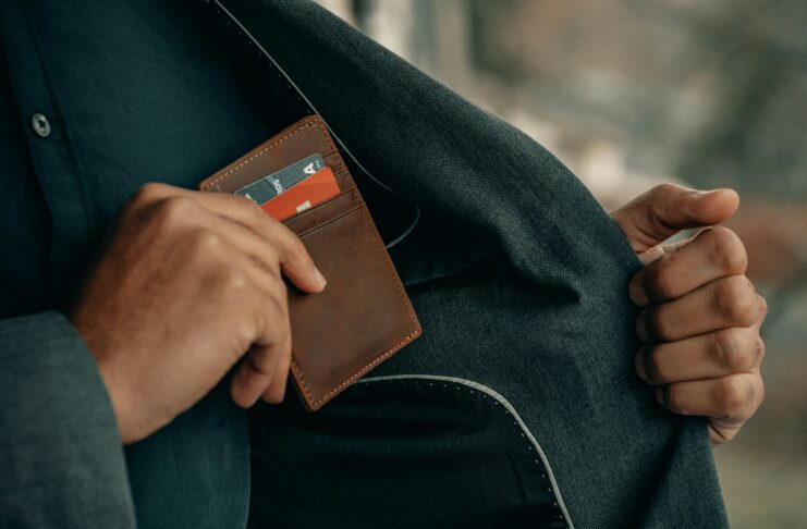 Persona ahorrando con Bankinter